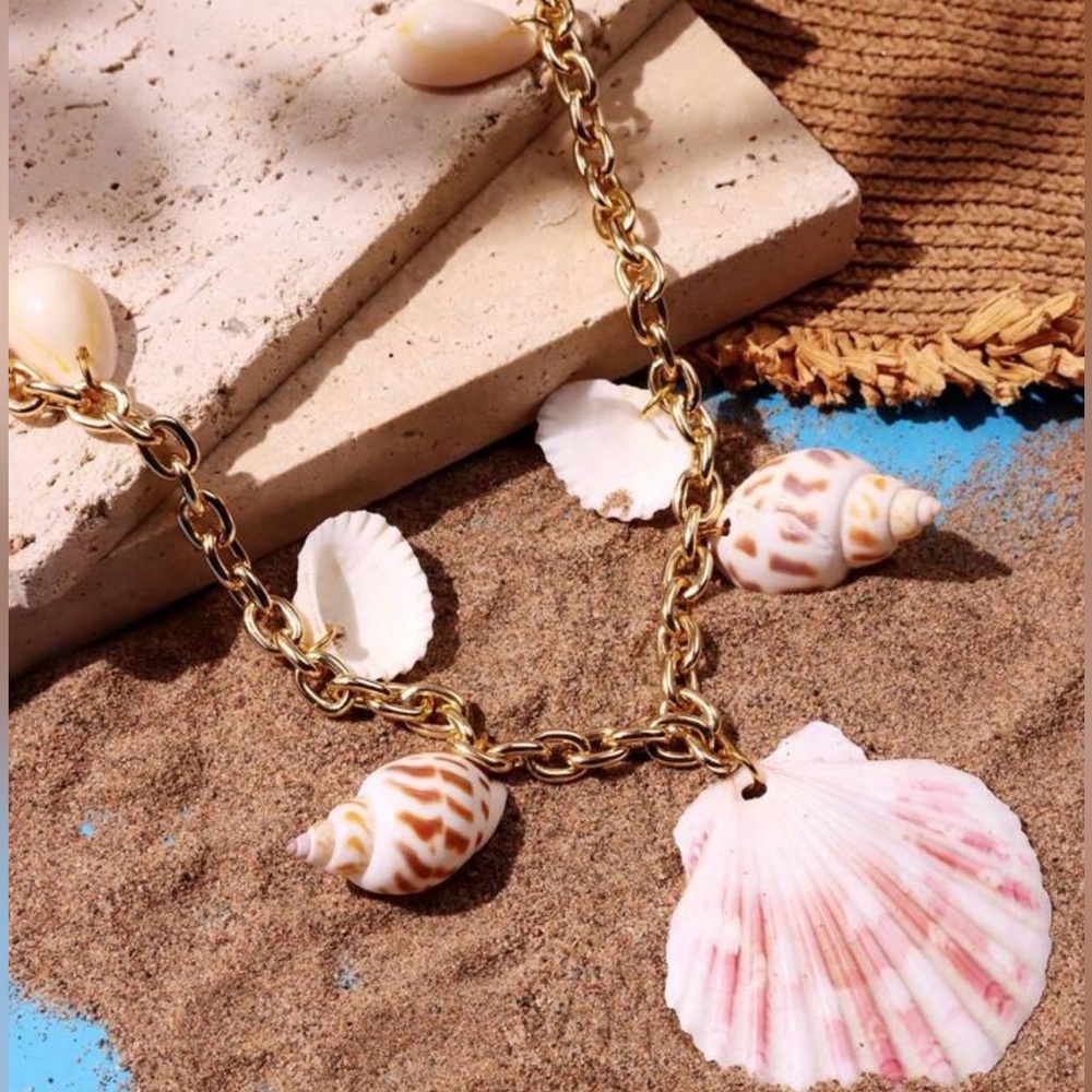 Striped Scallop Aquatic Shell Medley Tiger Conch Cowrie Cockle Streaked Necklace - Picture 4 of 6